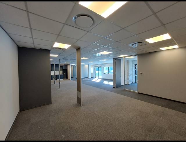 3,438M² OFFICE FOR SALE IN WAVERLEY